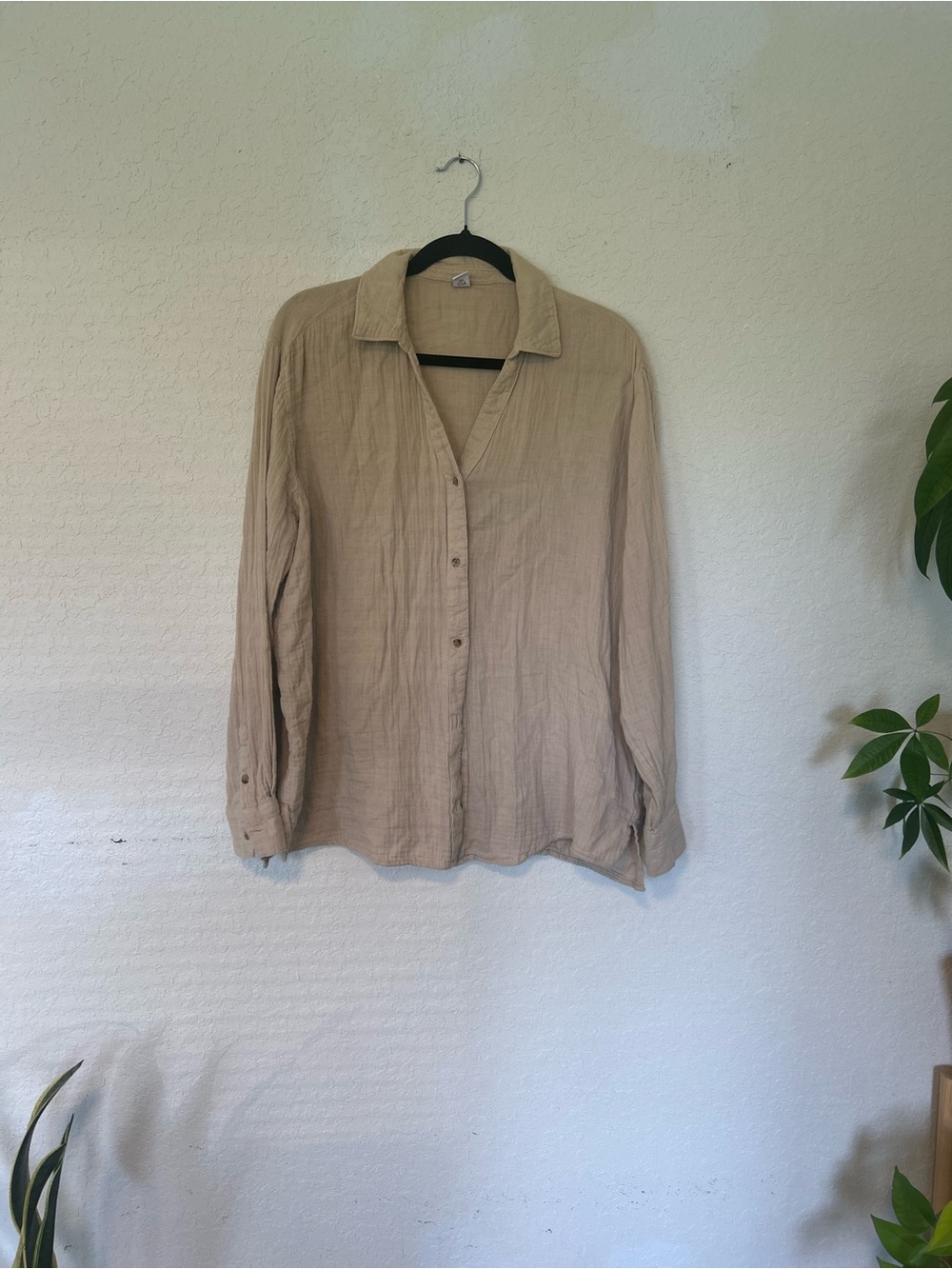 Old Navy Crinkle Gauze Button Down Boyfriend Shirt Size M, Coastal Minimalist - Picture 2 of 9